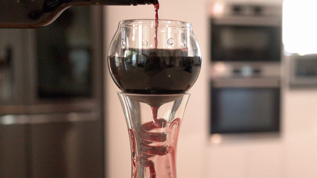 Aérateur vin par verre ou petite carafe : que choisir pour deux verres ?