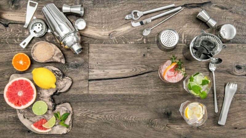 Composer un coffret de mixologie sans alcool aux saveurs adultes